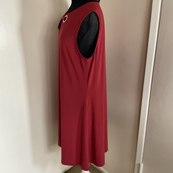 31. Anne Klein Red Sleeveless Dress with Gold Accents Size XL - Picture 3 of 4